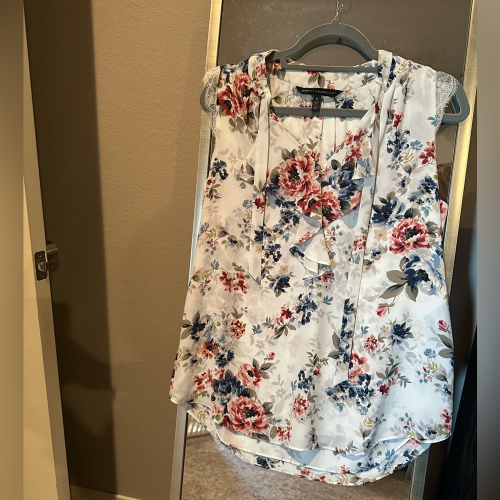 White House Black Market Sleeveless Floral Blouse